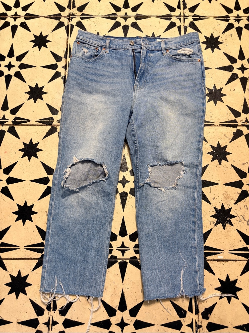GAP Women's Light Blue Distressed cheeky straight Jeans